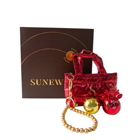 SunewMed+ Christmas Winter Kiss – świąteczny zestaw 2 balsamów do ust z elegancką mini torebką