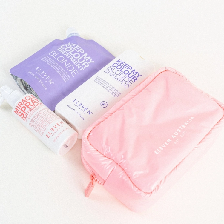 ELEVEN Australia Cloud Holiday Blonde Trio – zestaw do włosów blond neutralizujący żółte tony 300 ml + 300 ml + 125 ml z kosmetyczką Cloud Bag